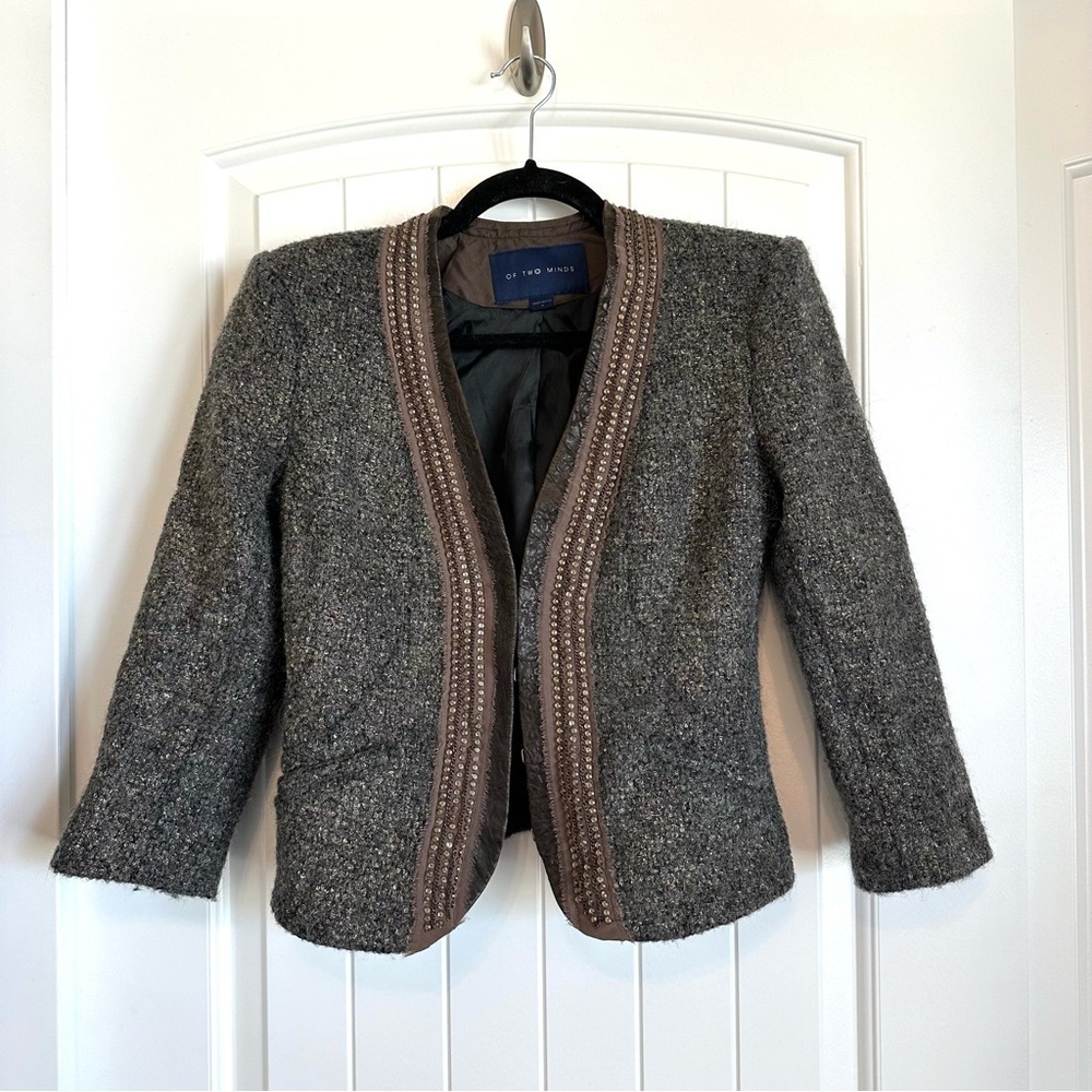 OF TWO MINDS structured blazer / suit jacket with beaded detail women's size 4